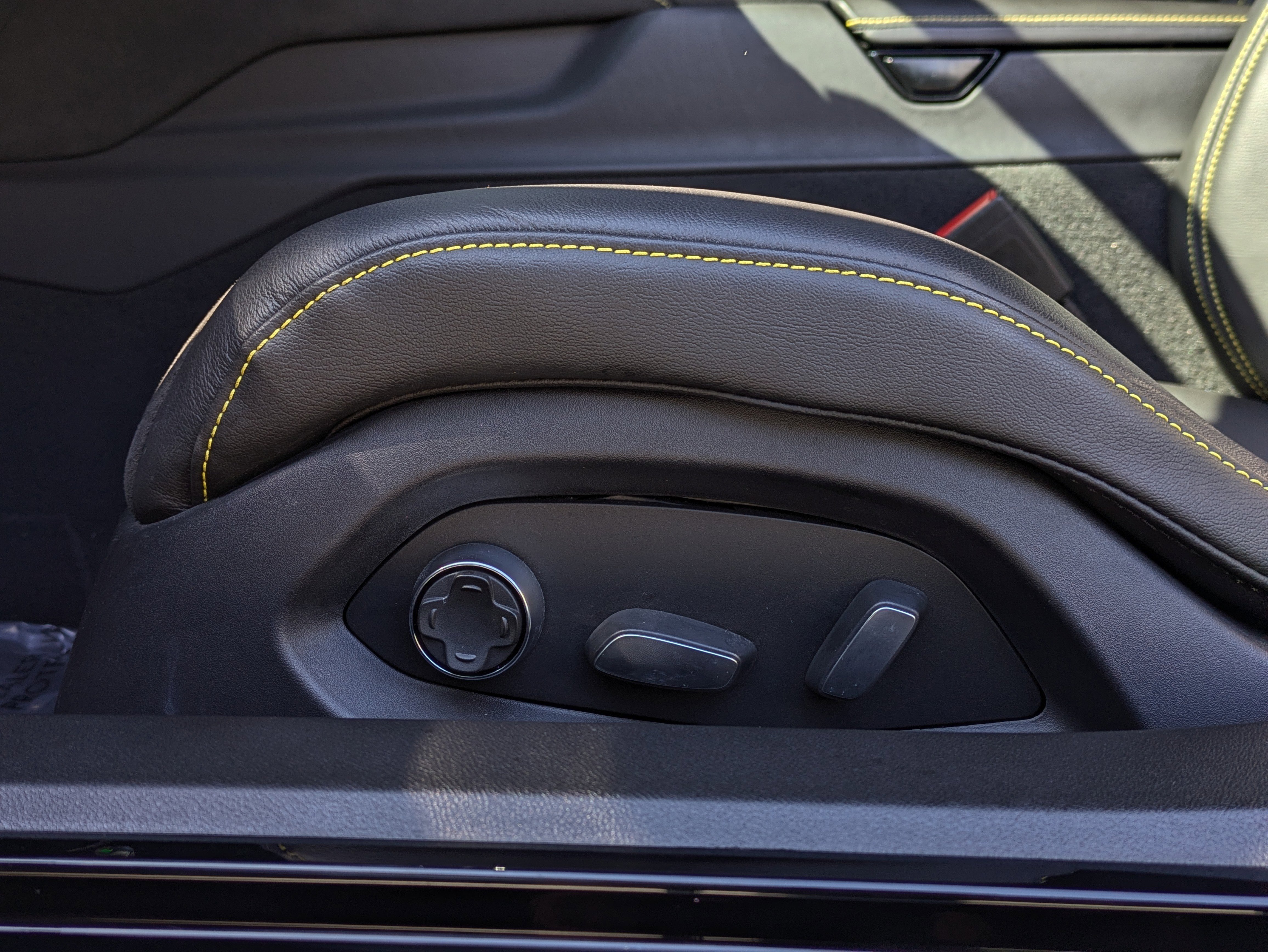 Used 2021 Chevrolet Corvette Stingray Premium Cpe w/ Z51 Performance Package image 23