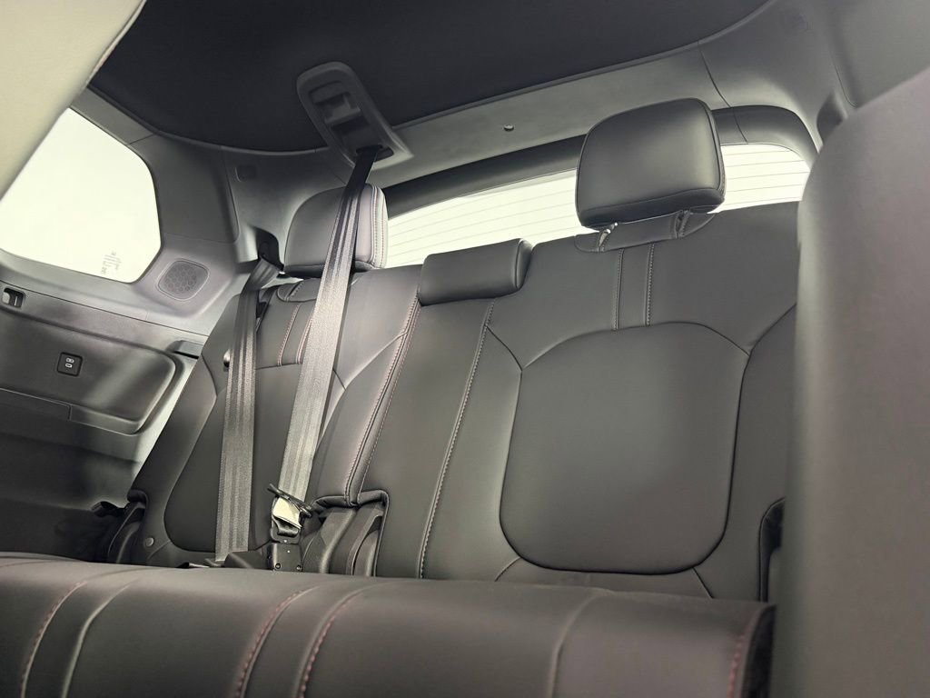 Used 2025 Honda Pilot Black Edition image 25