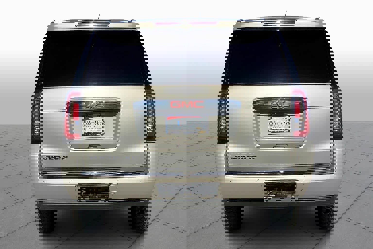 Used 2016 GMC Yukon XL Denali w/ Open Road Package image 4