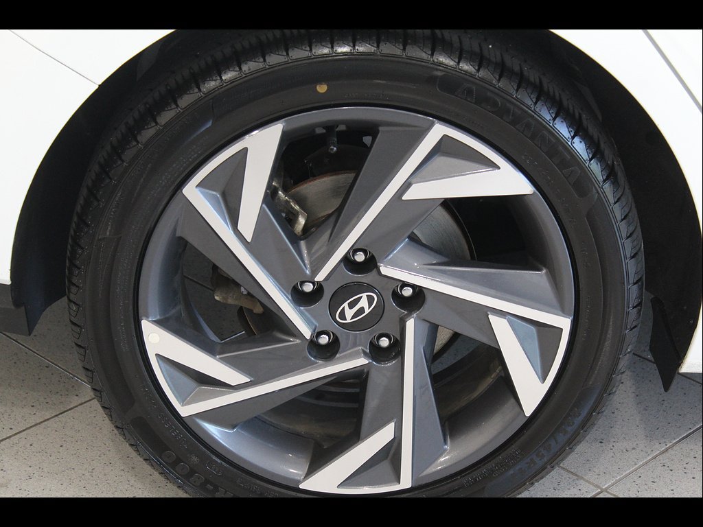 Used 2025 Hyundai Elantra SEL FWD image 10