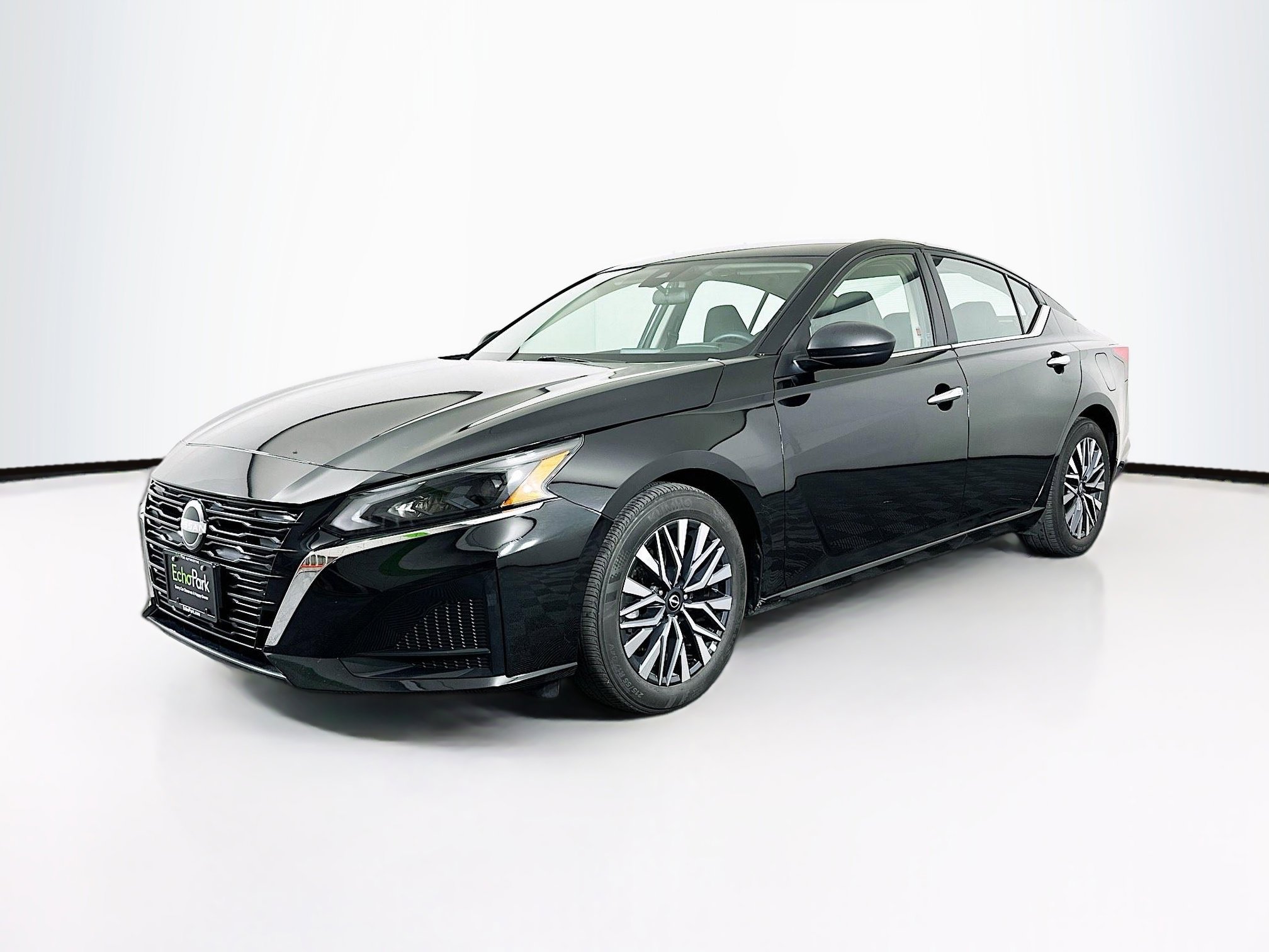 Used 2025 Nissan Altima 2.5 SV image 3