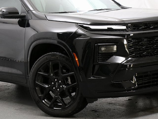 New 2026 Chevrolet Traverse RS w/ LPO, Floor Liner Package image 3