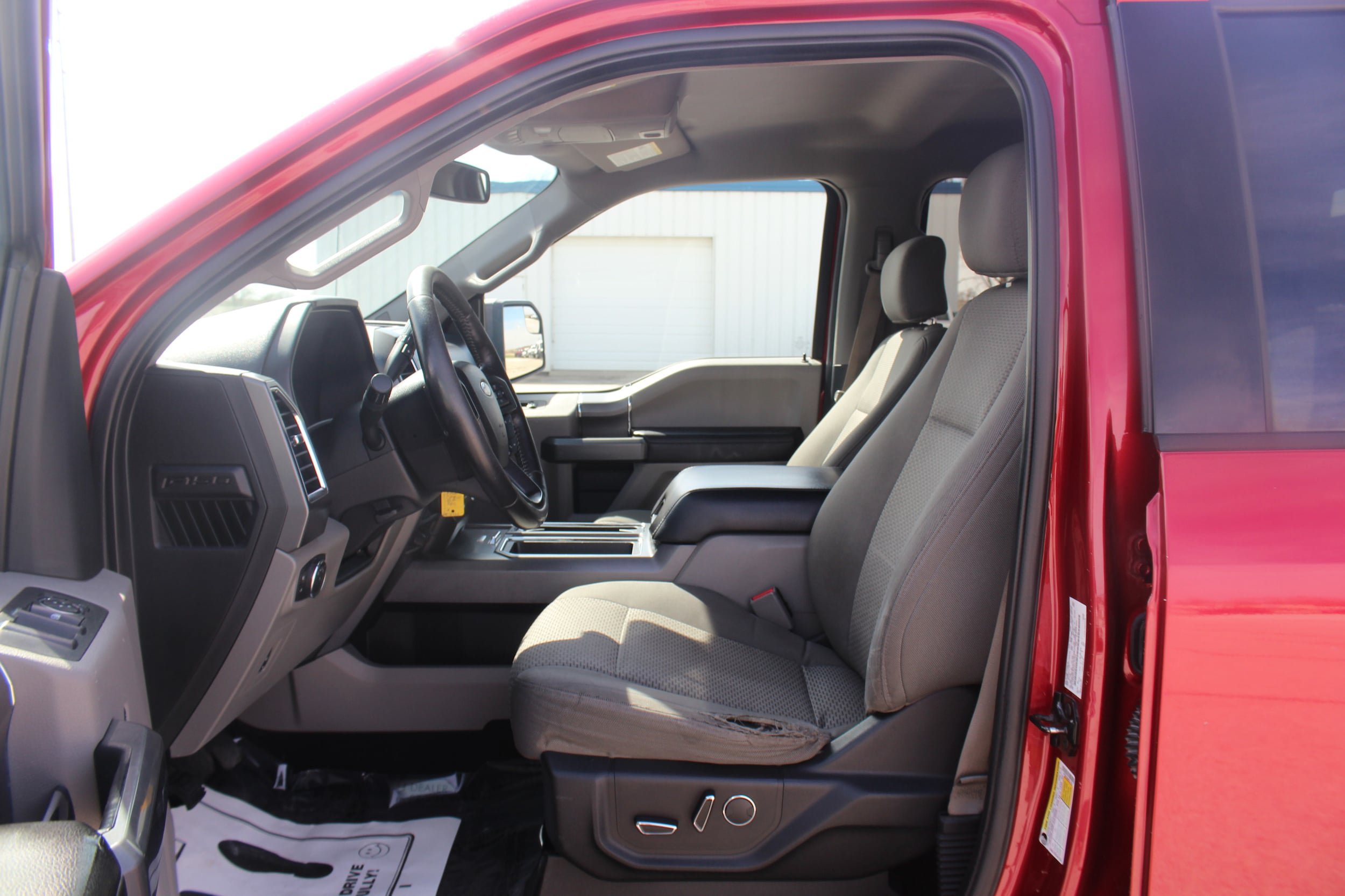 Used 2017 Ford F150 XLT w/ Equipment Group 302A Luxury AWD/4WD image 14