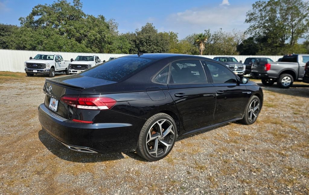 Used 2022 Volkswagen Passat 2.0T R-Line image 5