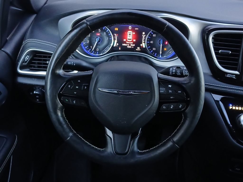 Used 2021 Chrysler Pacifica Touring-L w/ Uconnect Theater Family Group FWD image 20