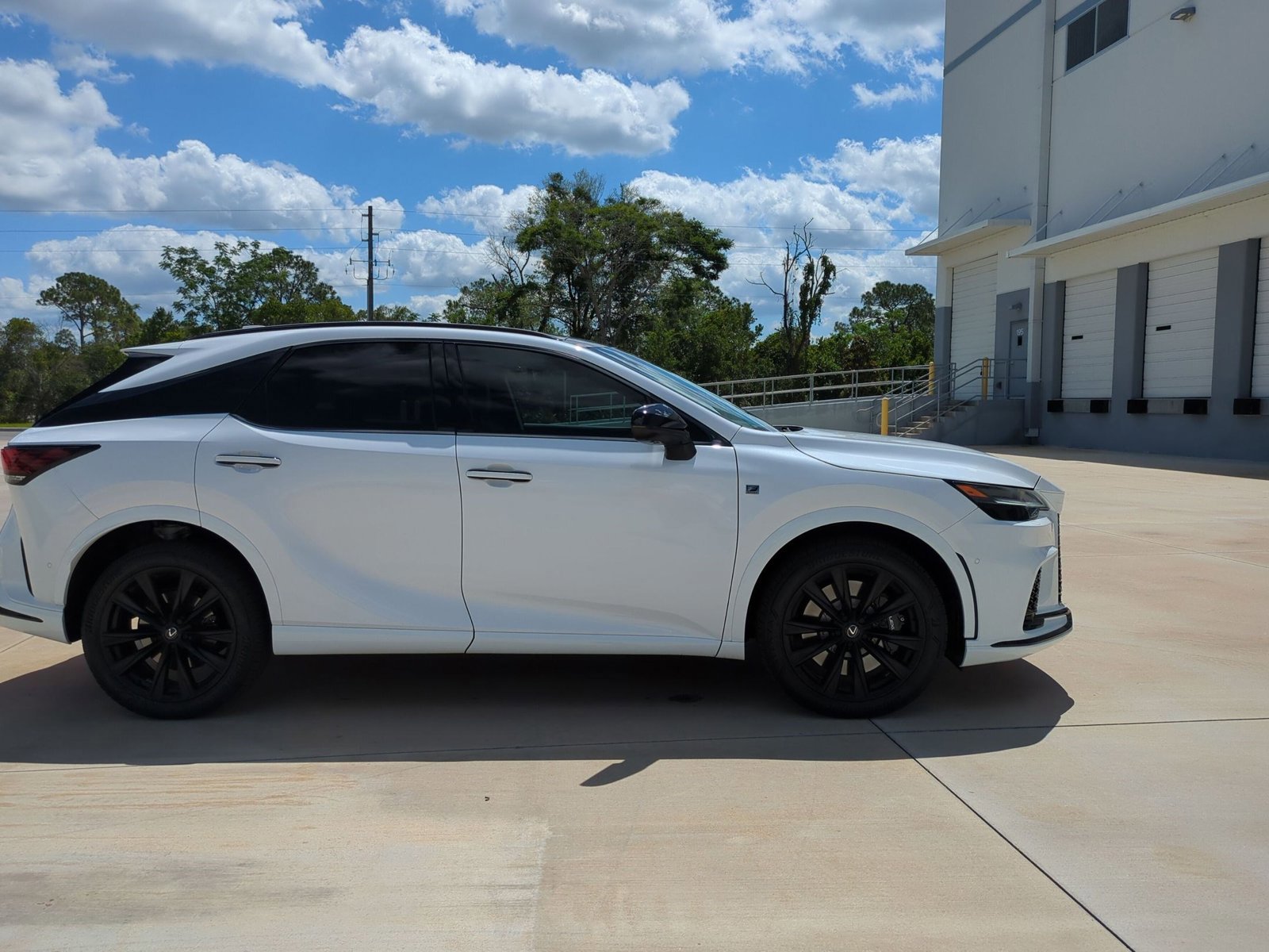 Used 2024 Lexus RX 500h F Sport w/ Convenience Package AWD/4WD image 4