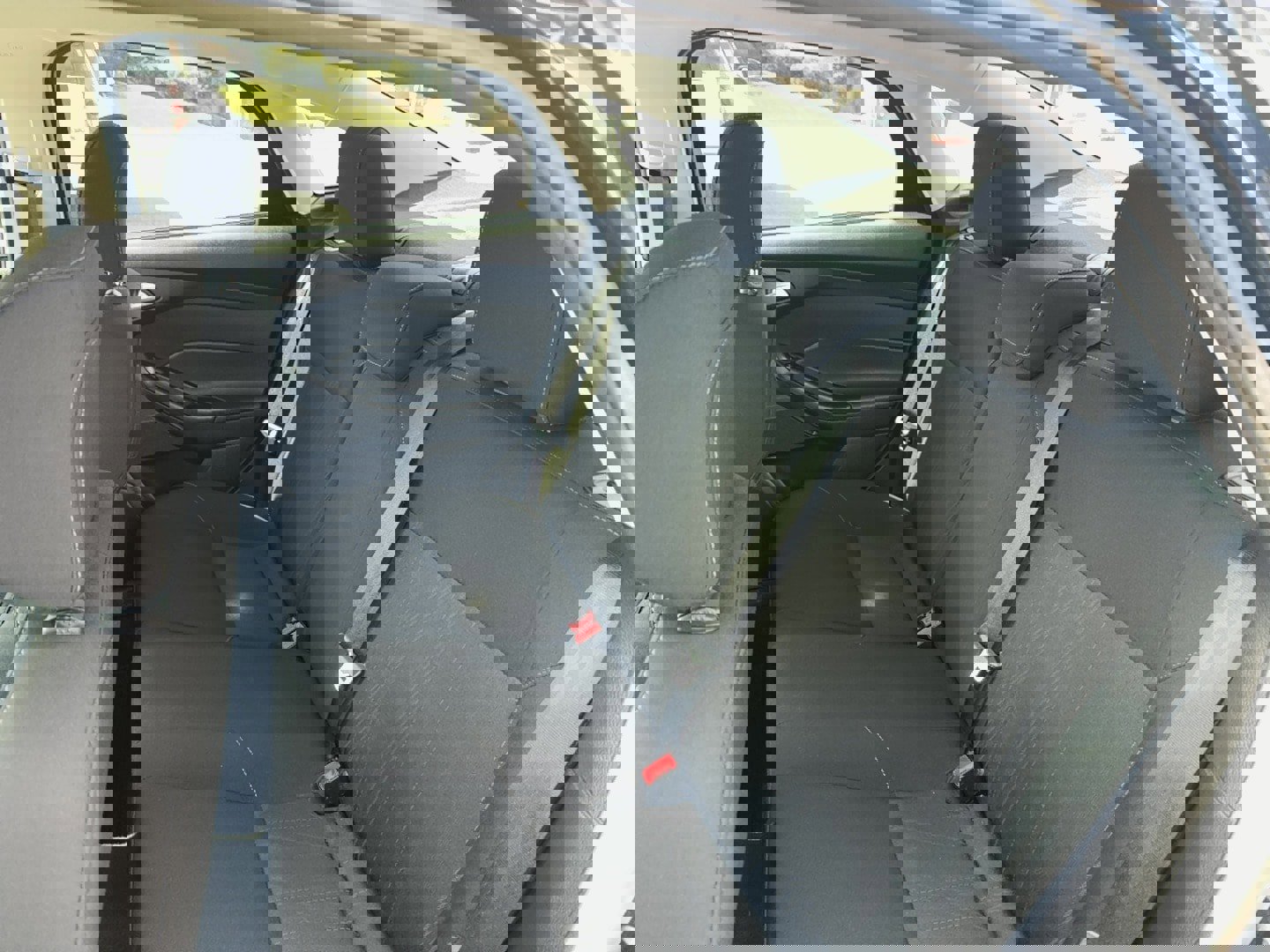 Used 2018 Ford Focus SE w/ SE Appearance Package image 9