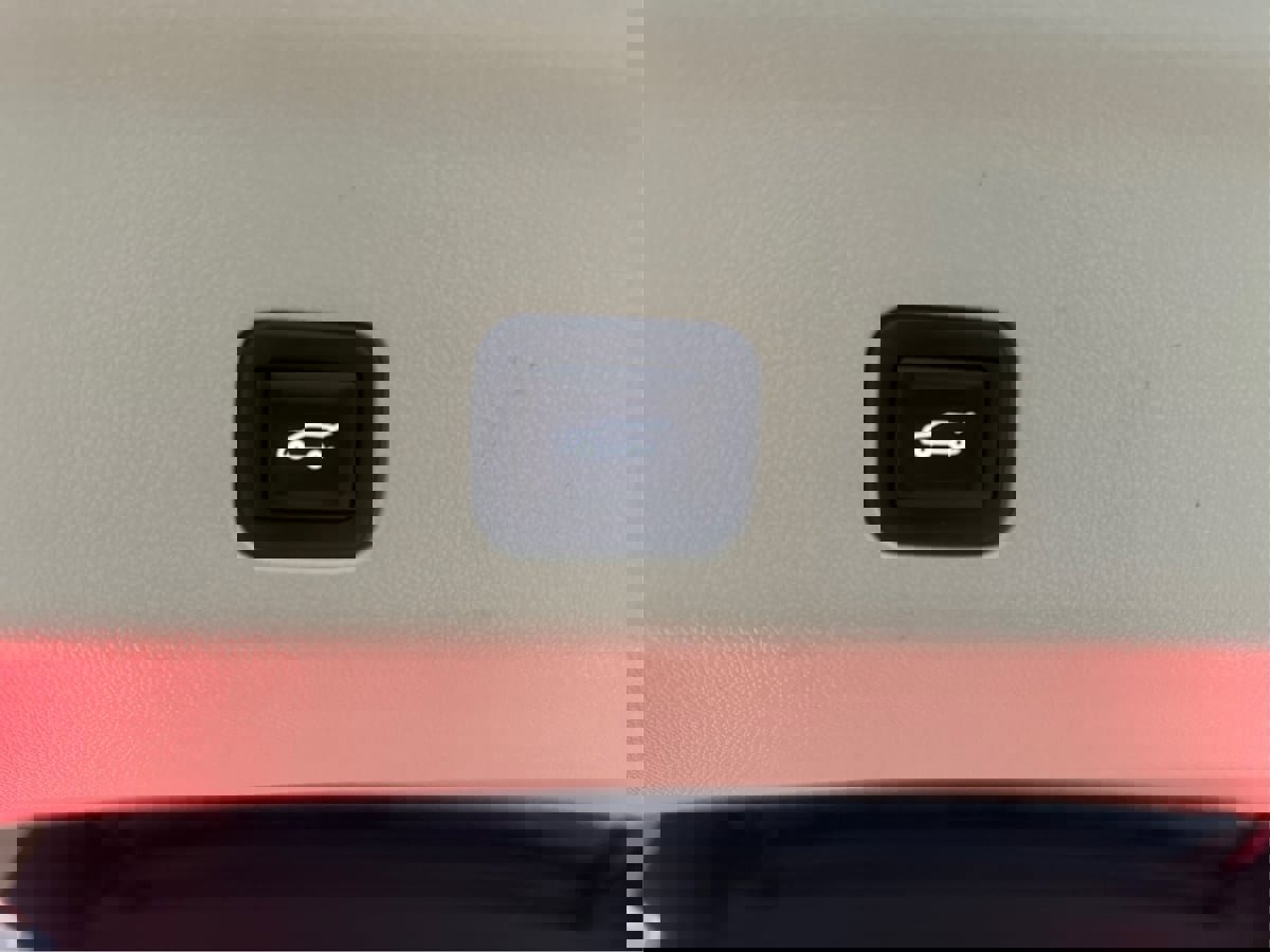 Used 2021 Cadillac Escalade Premium Luxury w/ Performance Package image 29