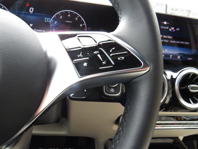 Used 2025 Mercedes-Benz GLA 250 4MATIC image 14