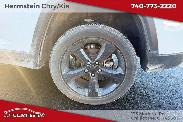 Used 2022 Jeep Grand Cherokee Altitude image 23