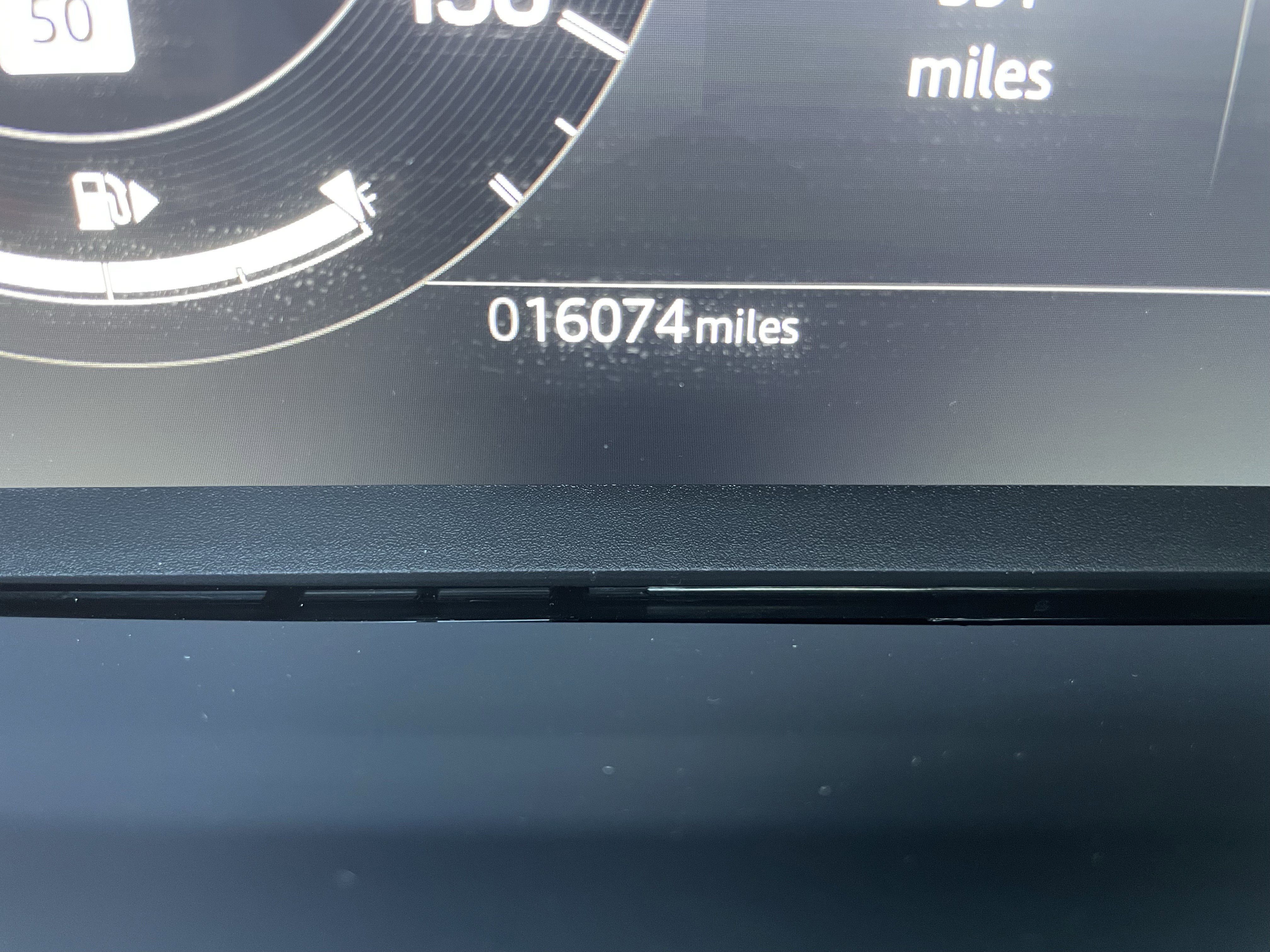 Used 2024 Land Rover Discovery Dynamic SE image 25