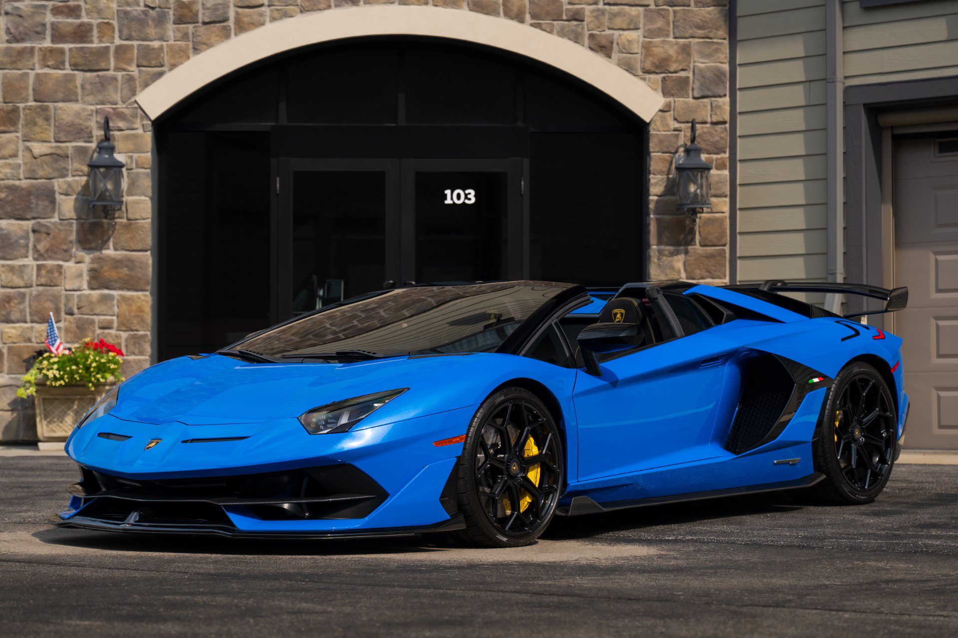 Used 2021 Lamborghini Aventador SVJ AWD/4WD image 2