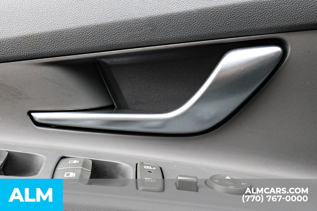Used 2025 Hyundai Elantra SE FWD image 45