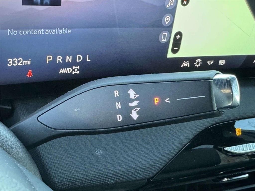 Used 2025 Buick Enclave Preferred AWD/4WD image 6