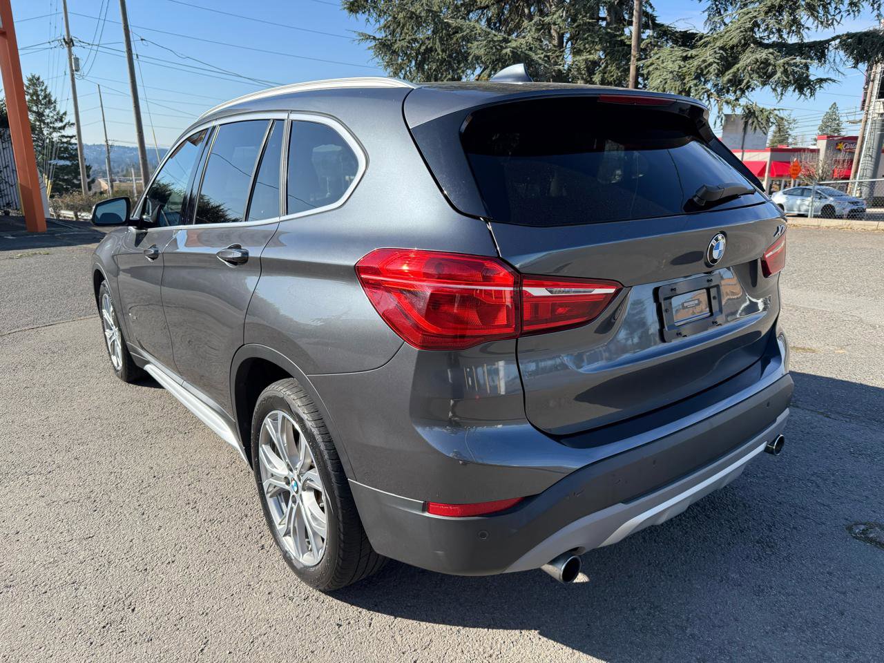 Used 2017 BMW X1 xDrive28i AWD/4WD image 3