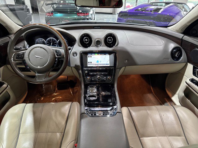Used 2014 Jaguar XJ L Portfolio image 10