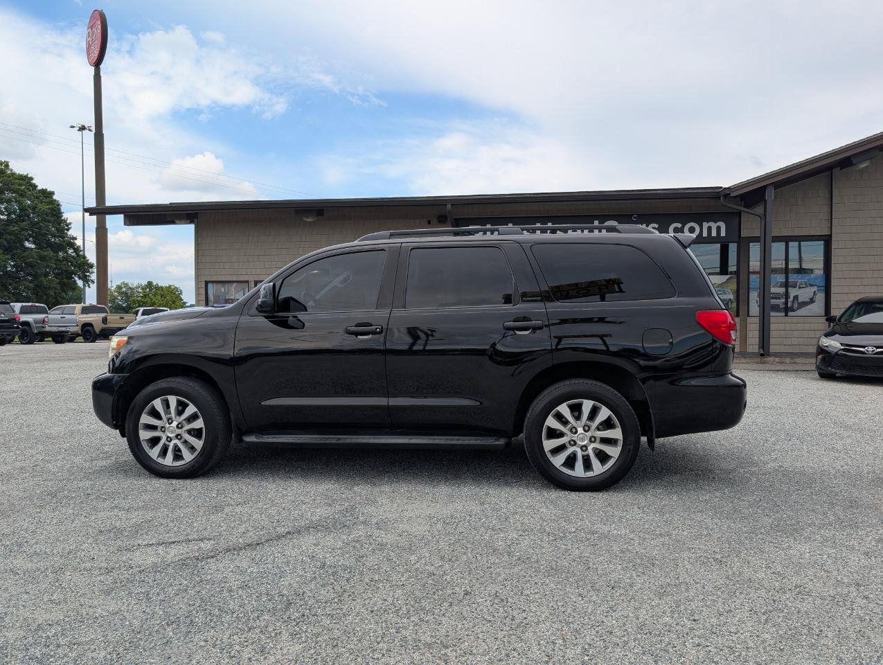 Used 2016 Toyota Sequoia Limited w/ Safety & Convenience Package AWD/4WD image 11