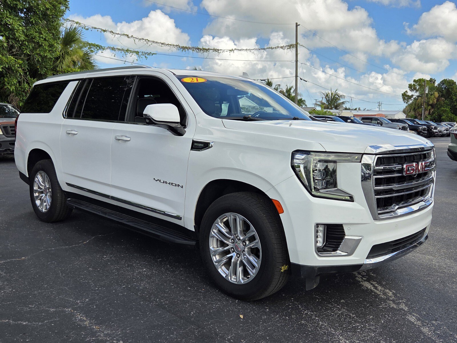 Certified 2021 GMC Yukon XL SLT w/ SLT Premium Package AWD/4WD image 7
