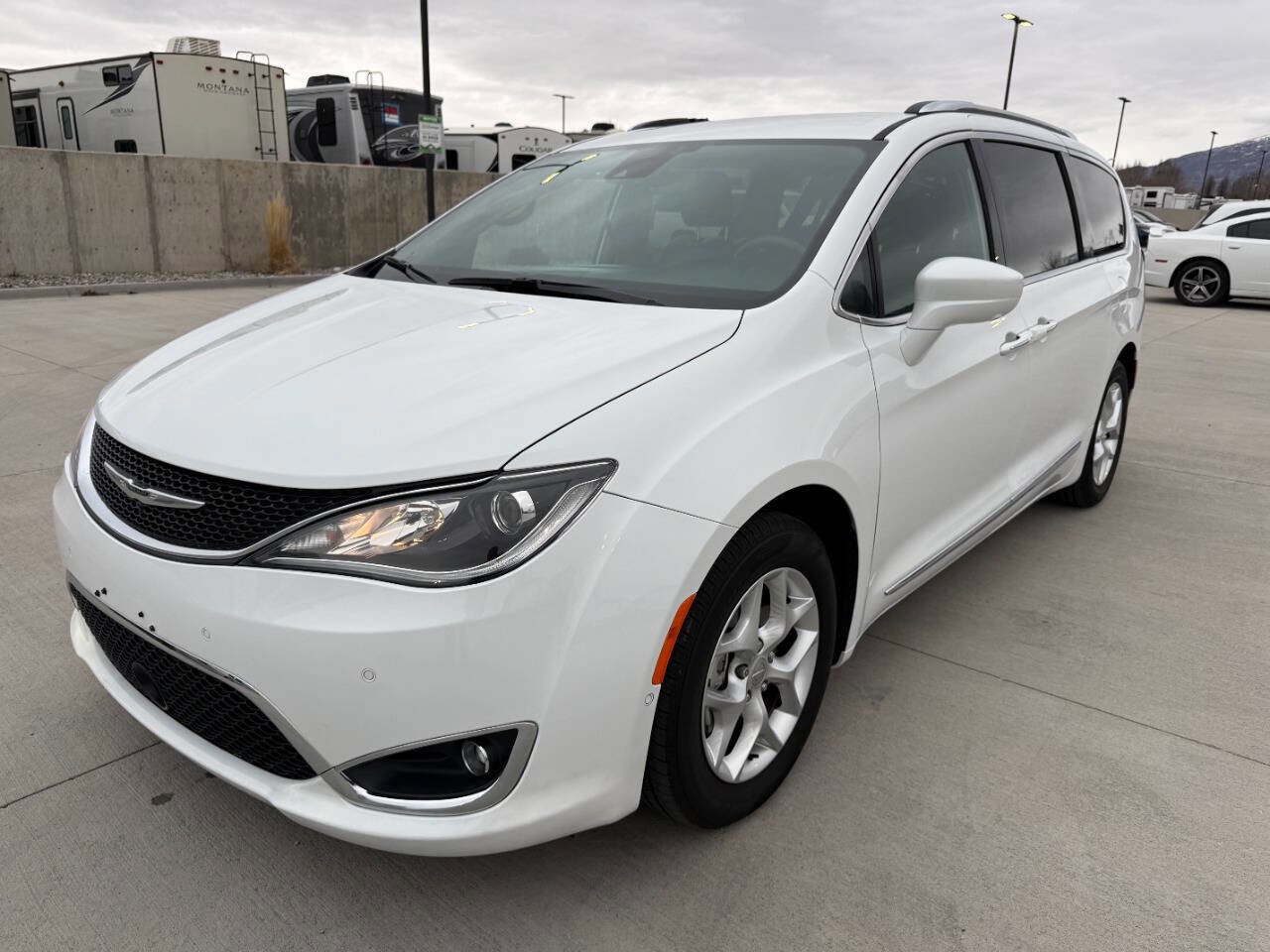 Used 2020 Chrysler Pacifica Touring-L image 7