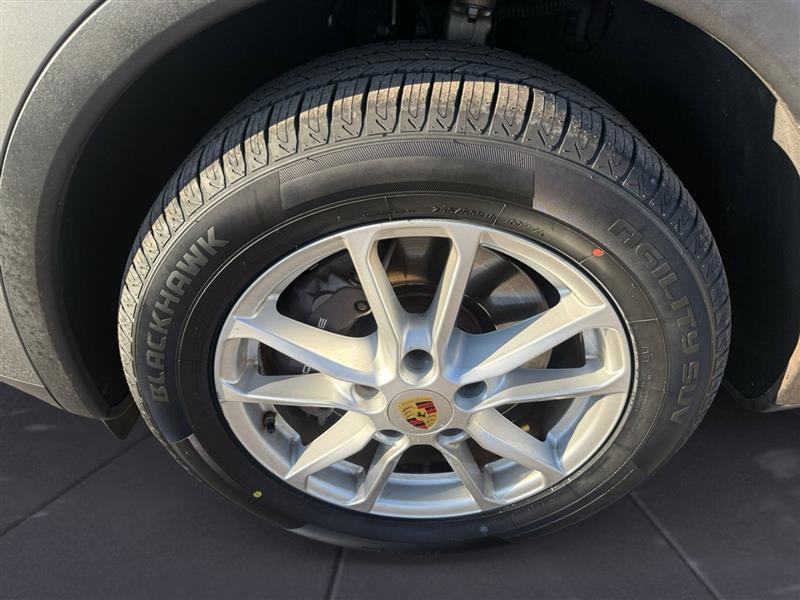 Used 2016 Porsche Cayenne w/ Premium Package AWD/4WD image 19