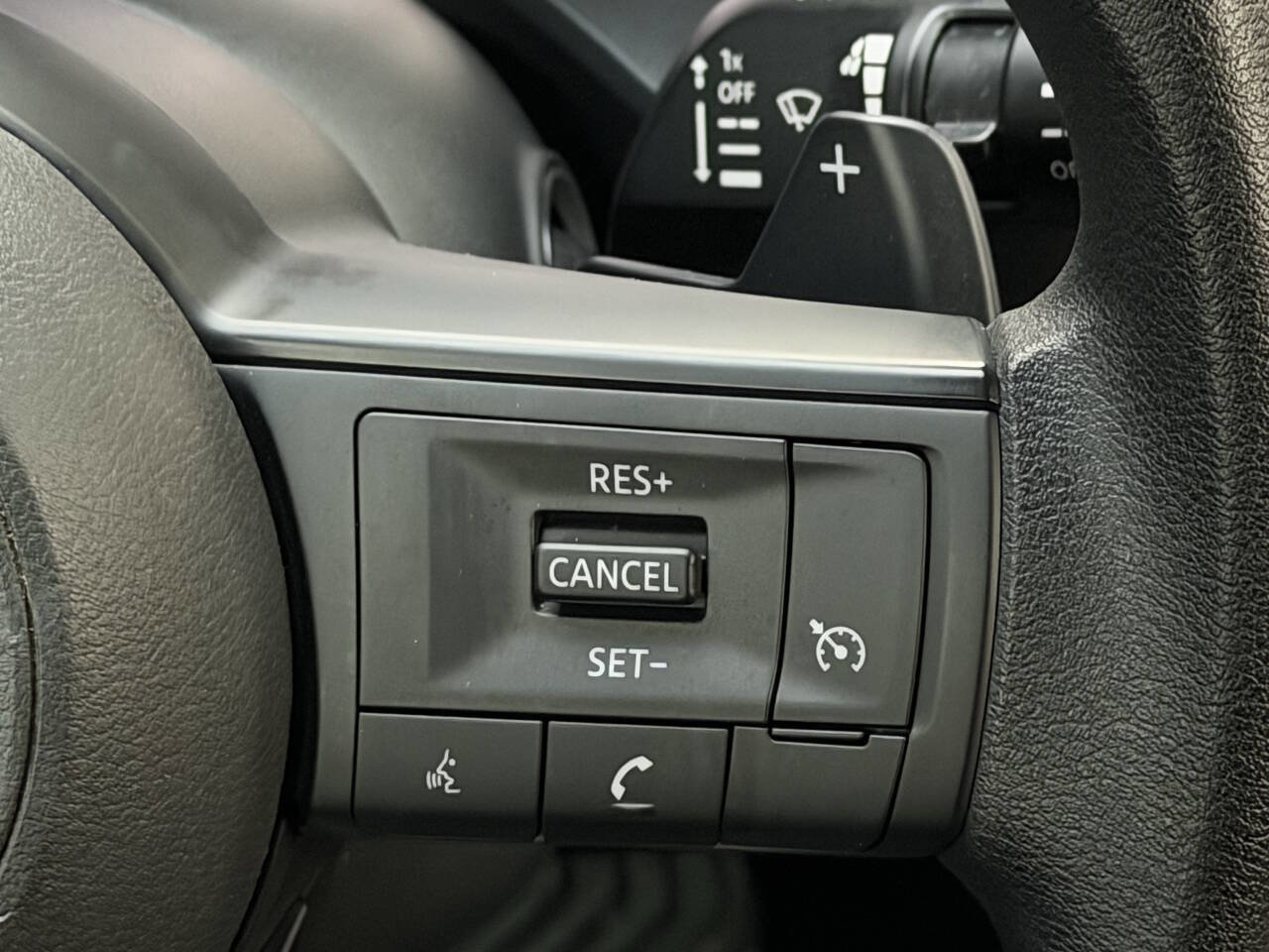 Used 2024 Nissan Rogue S image 23