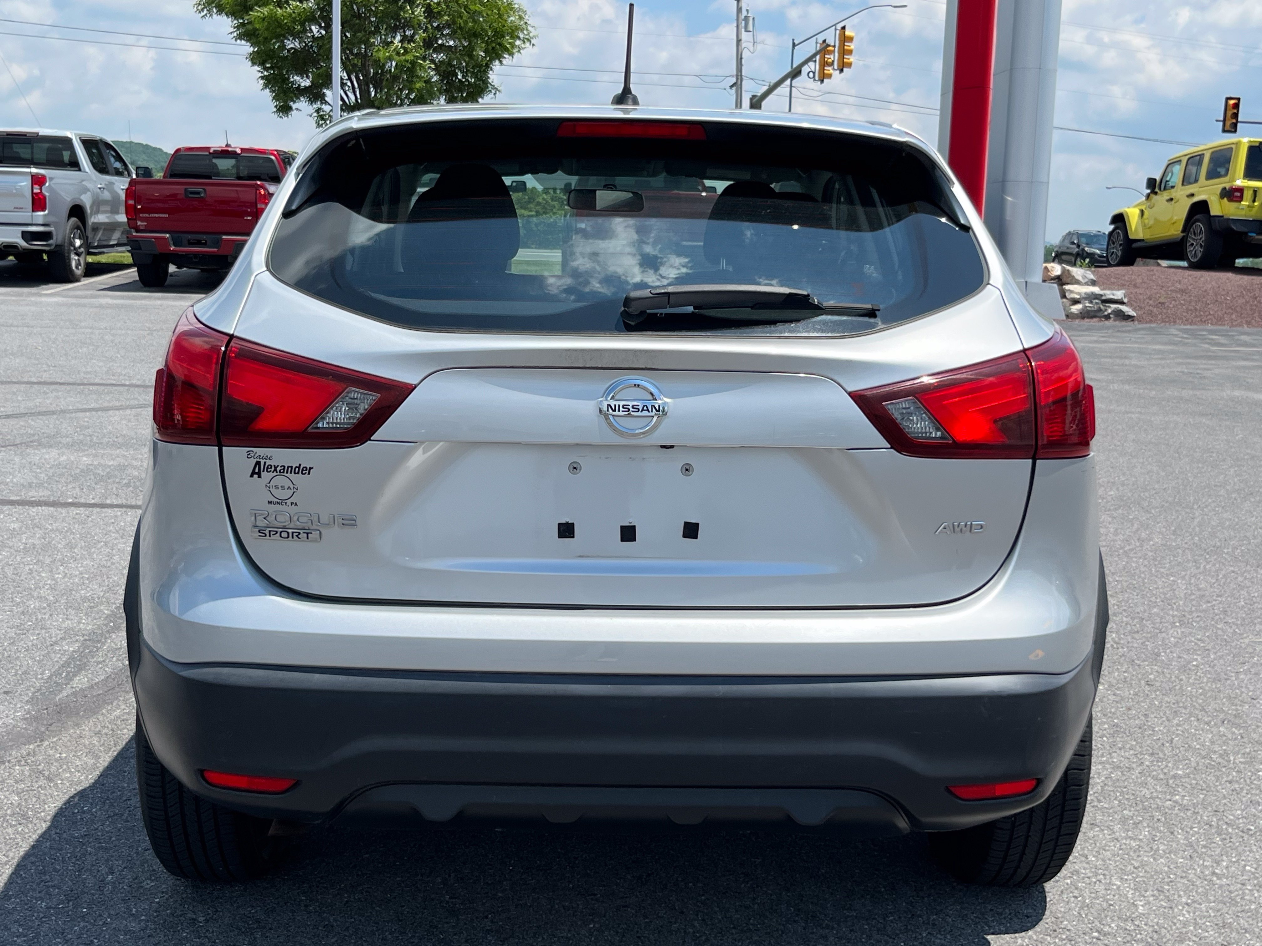 Used 2018 Nissan Rogue Sport S AWD/4WD image 6