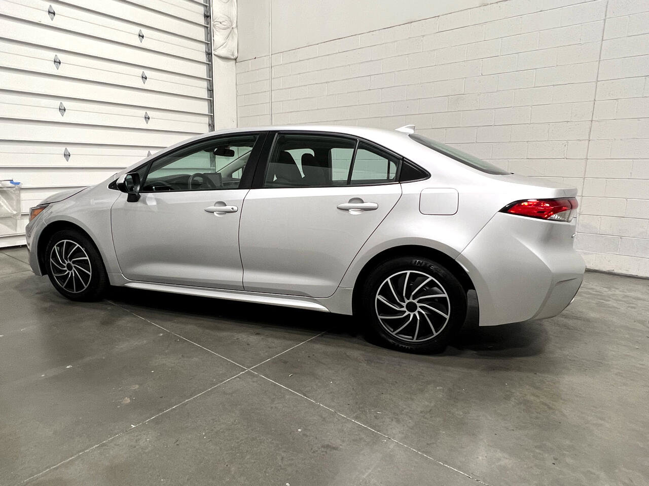 Used 2022 Toyota Corolla LE image 4