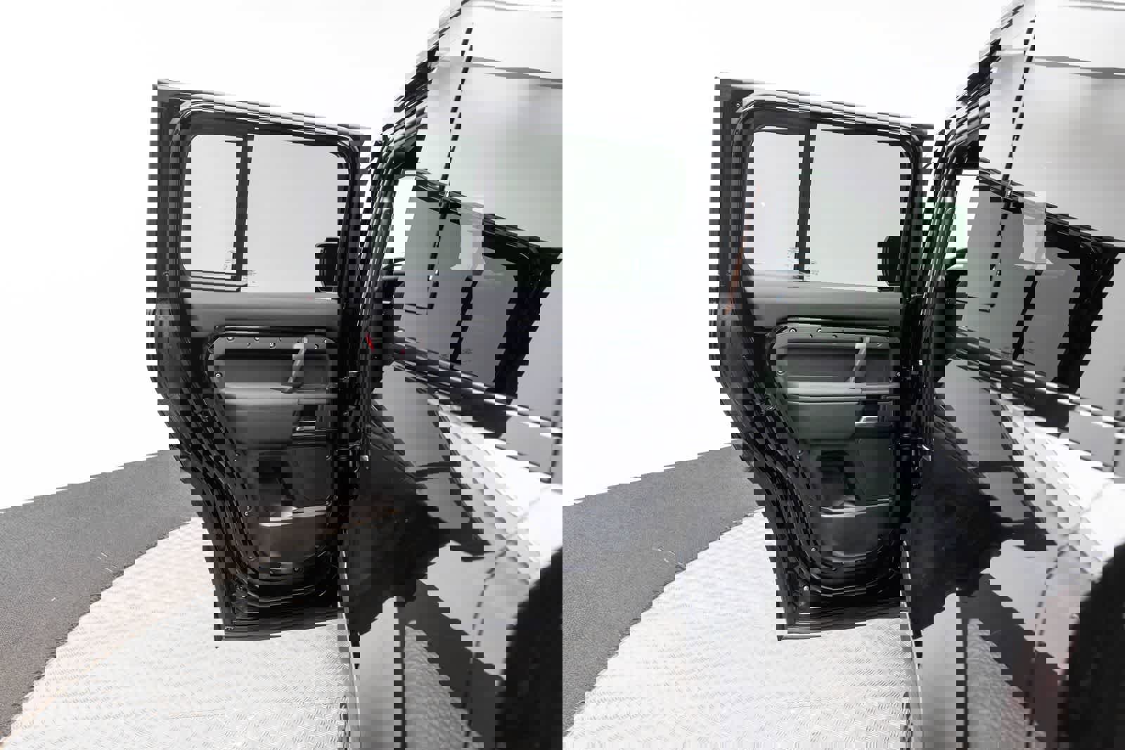 Used 2025 Land Rover Defender 110 S image 33