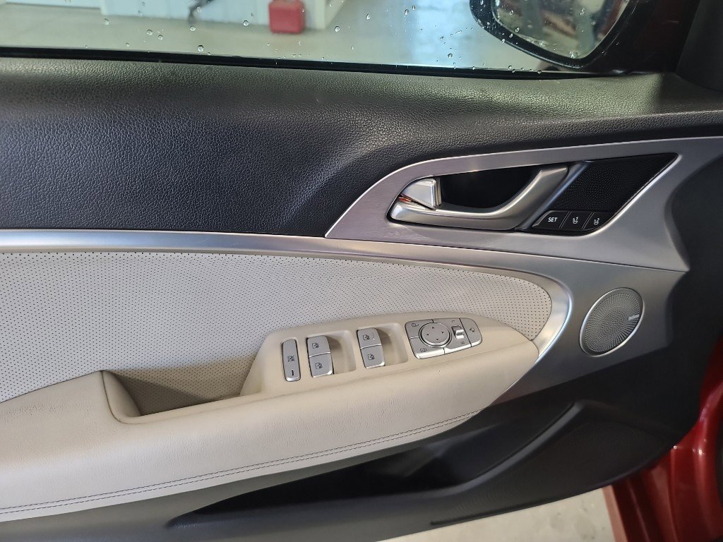 Used 2020 Genesis G70 2.0T w/ Elite Package image 8