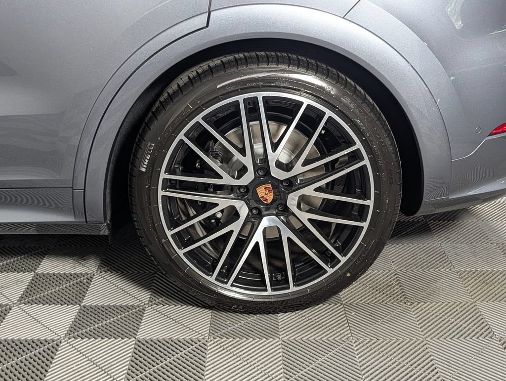 New 2026 Porsche Cayenne GTS AWD/4WD image 12
