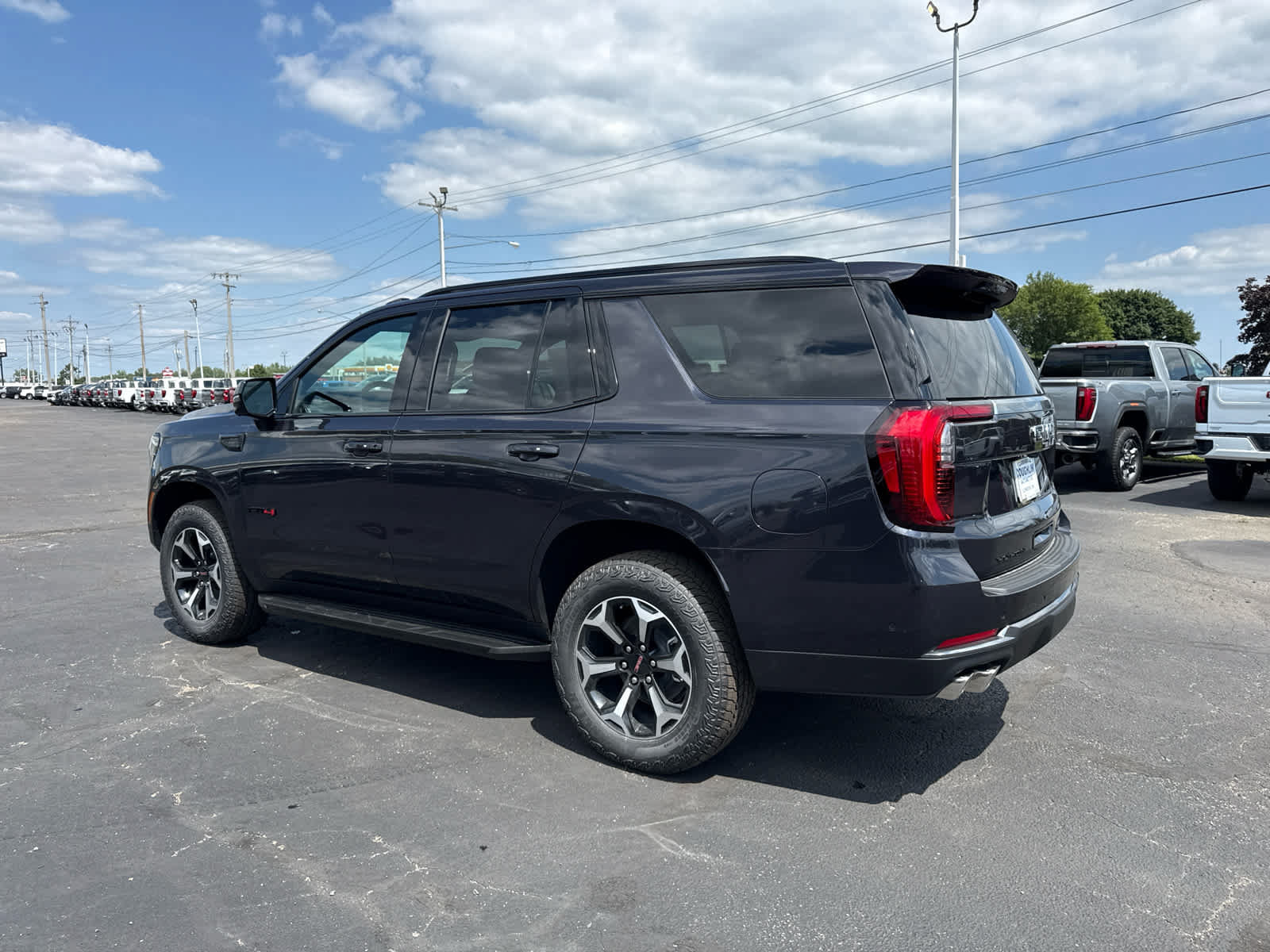New 2026 GMC Yukon AT4 AWD/4WD image 3