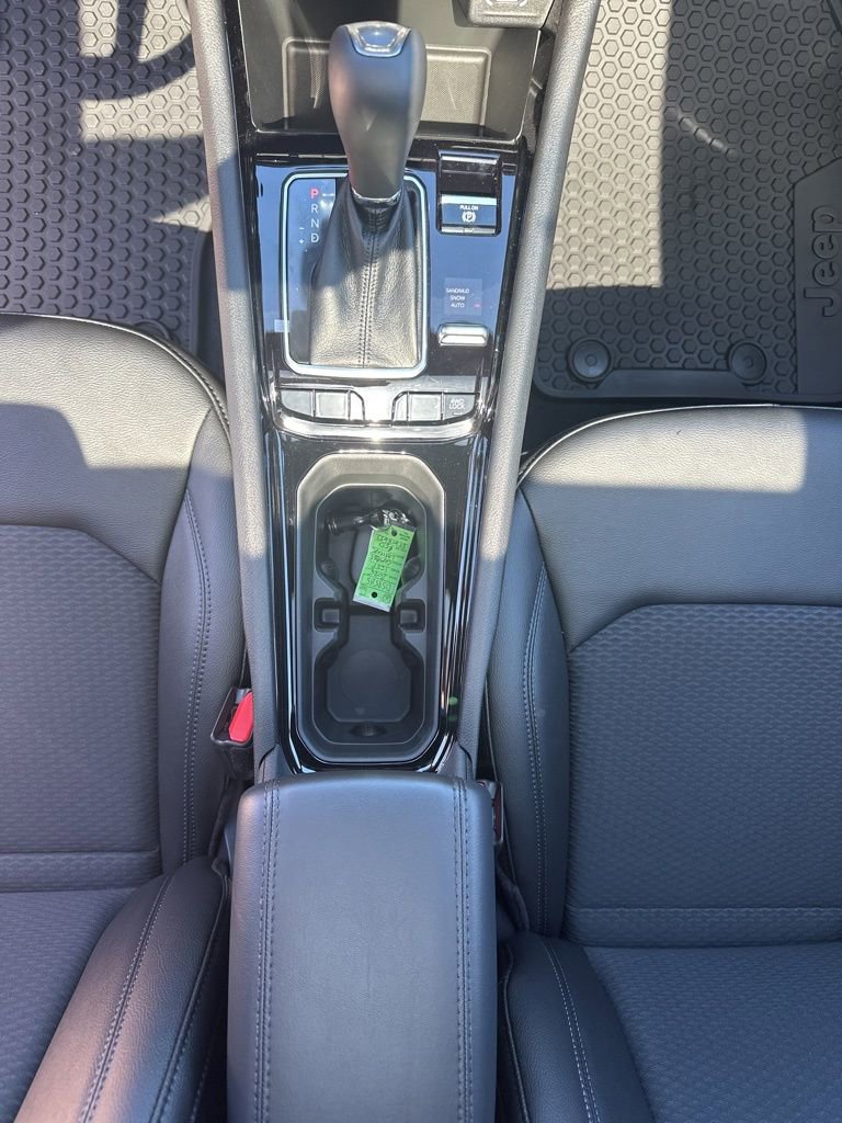 New 2025 Jeep Compass Latitude w/ Sun & Sound Group AWD/4WD image 30