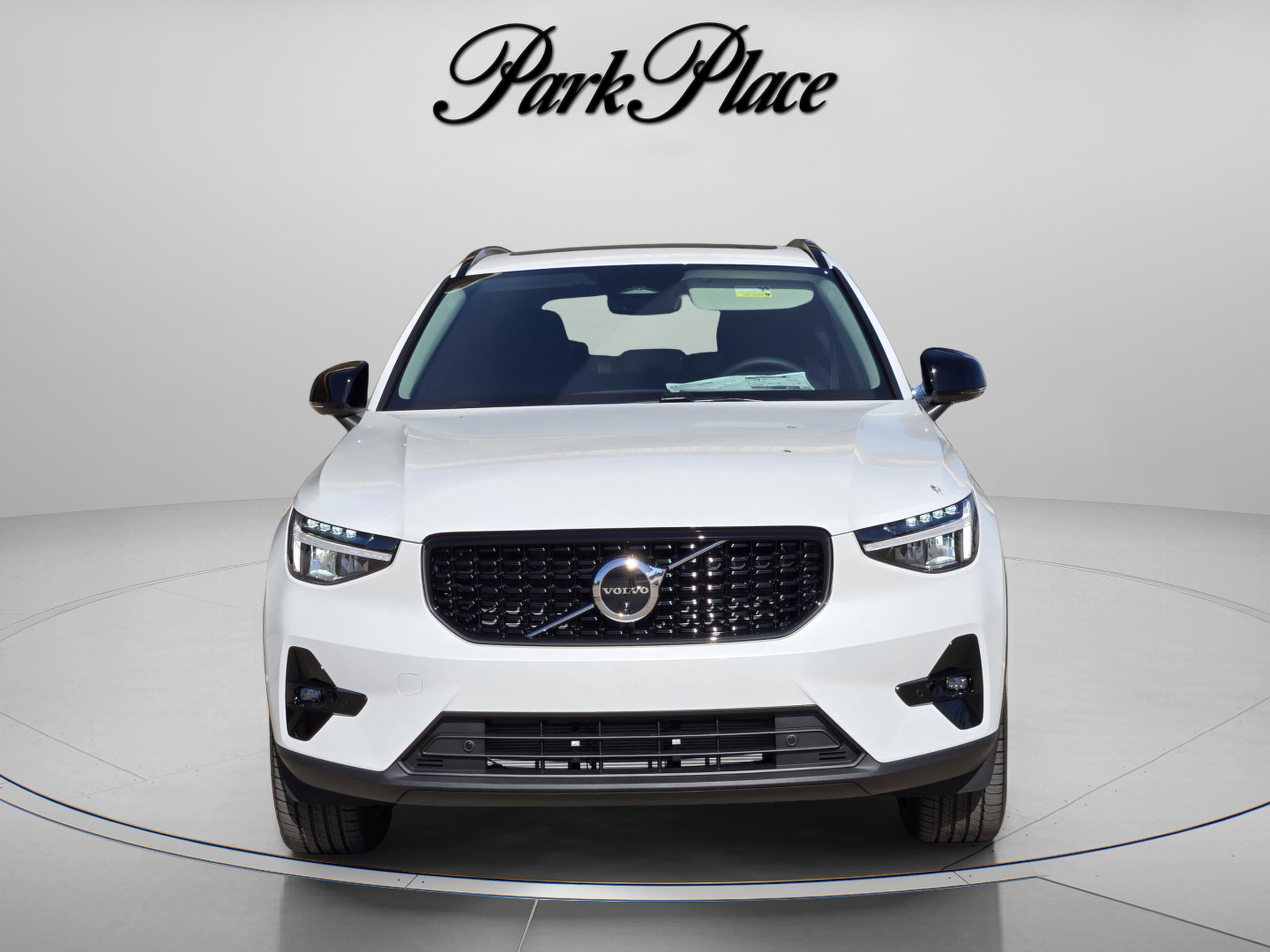 New 2026 Volvo XC40 B4 Plus w/ Protection Package Premier FWD image 9