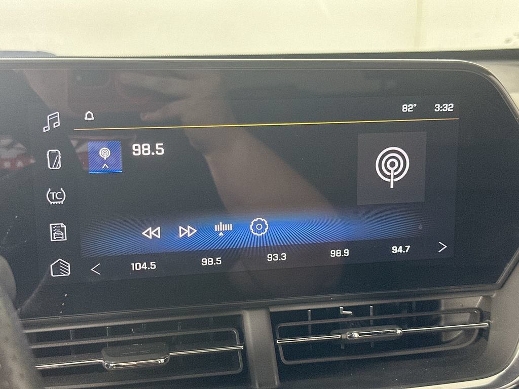 Used 2025 Chevrolet Trax RS w/ Sunroof Package FWD image 30