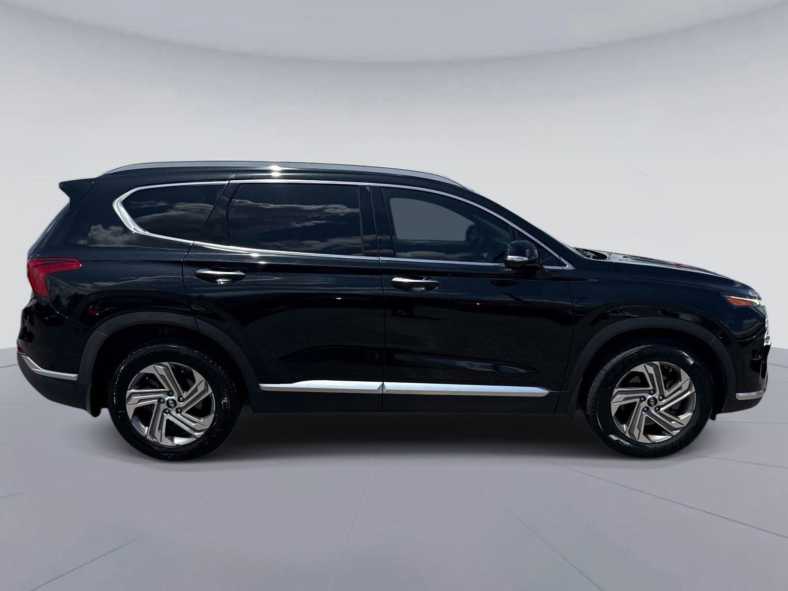 Used 2022 Hyundai Santa Fe SEL w/ Convenience + Premium Package FWD image 2
