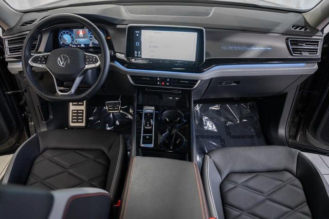 Used 2025 Volkswagen Atlas Peak Edition SE image 21