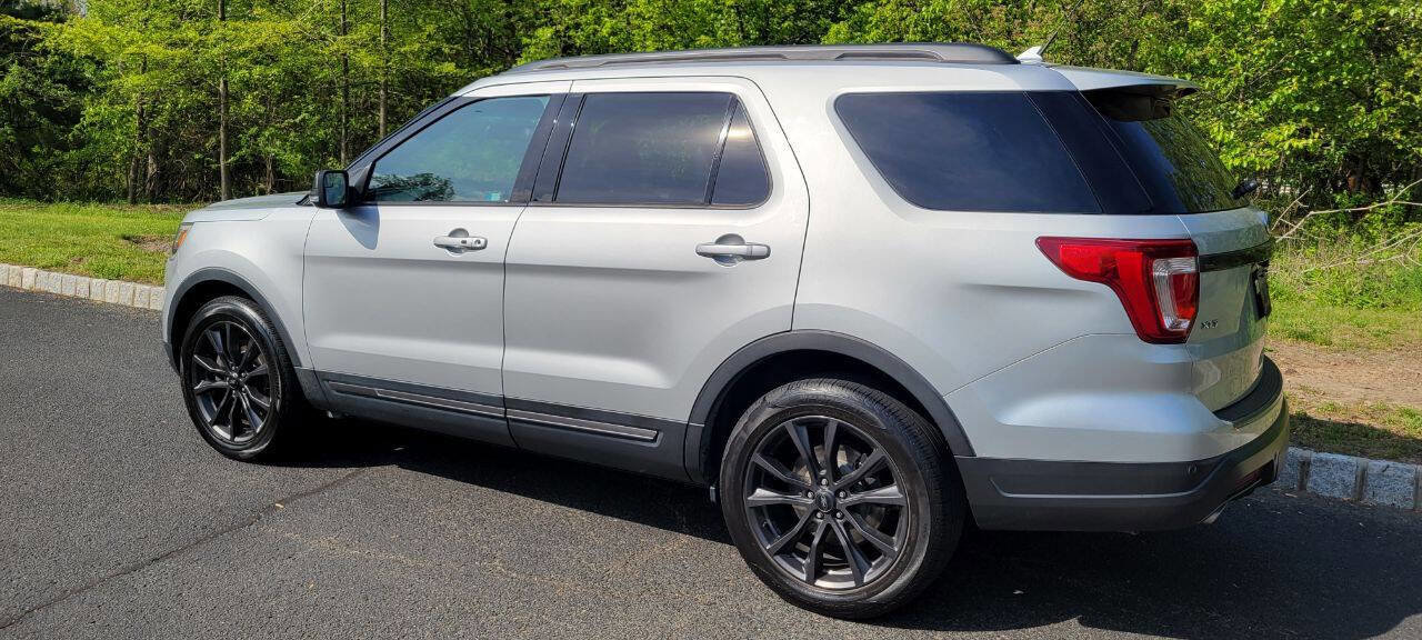 Used 2018 Ford Explorer XLT w/ Equipment Group 202A image 9