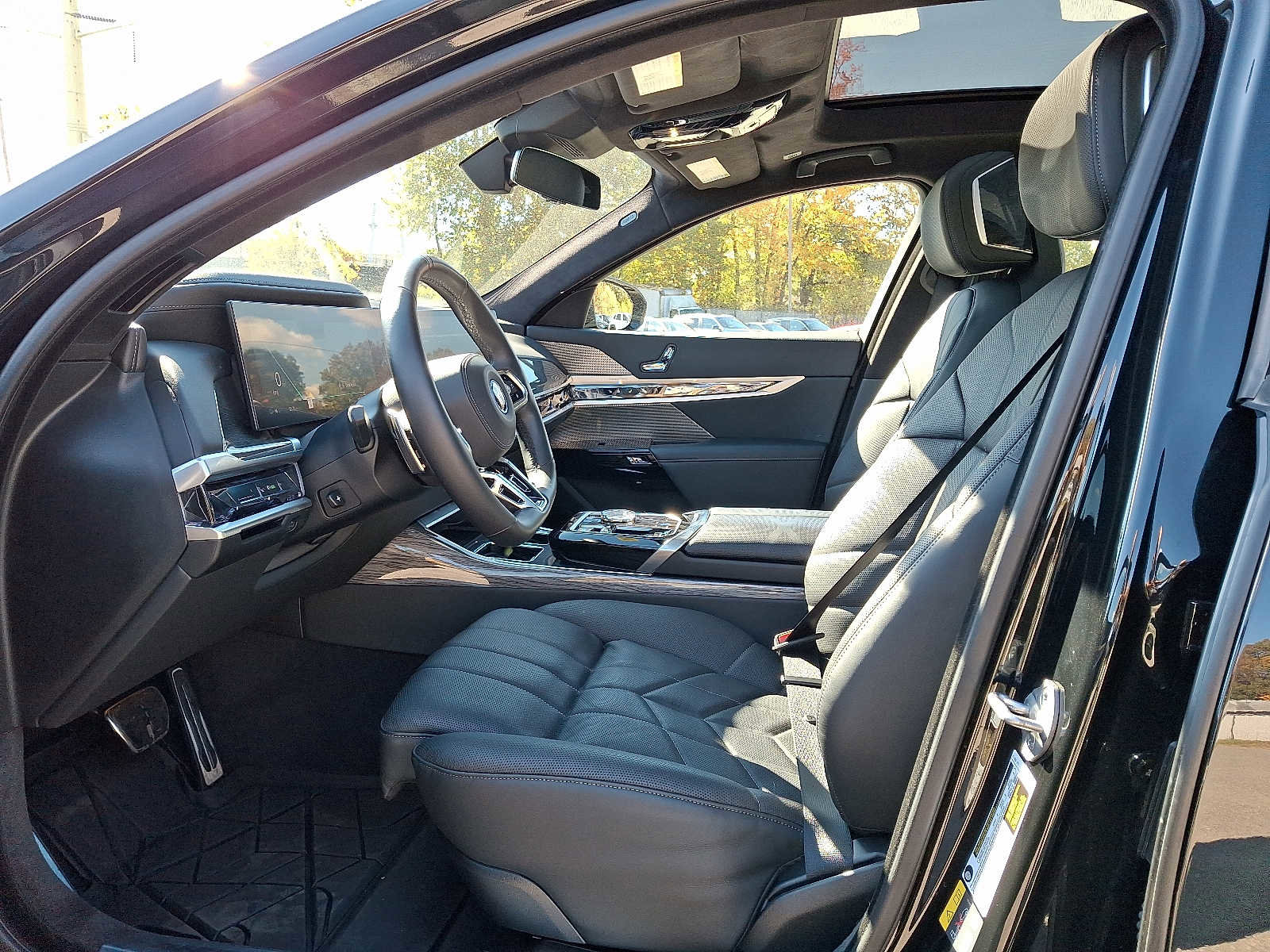 Used 2024 BMW i7 eDrive50 w/ M Sport Package image 13