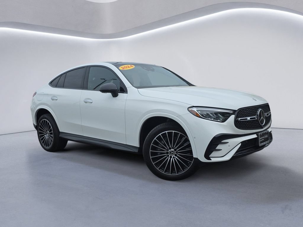 Used 2024 Mercedes-Benz GLC 300 4MATIC image 2