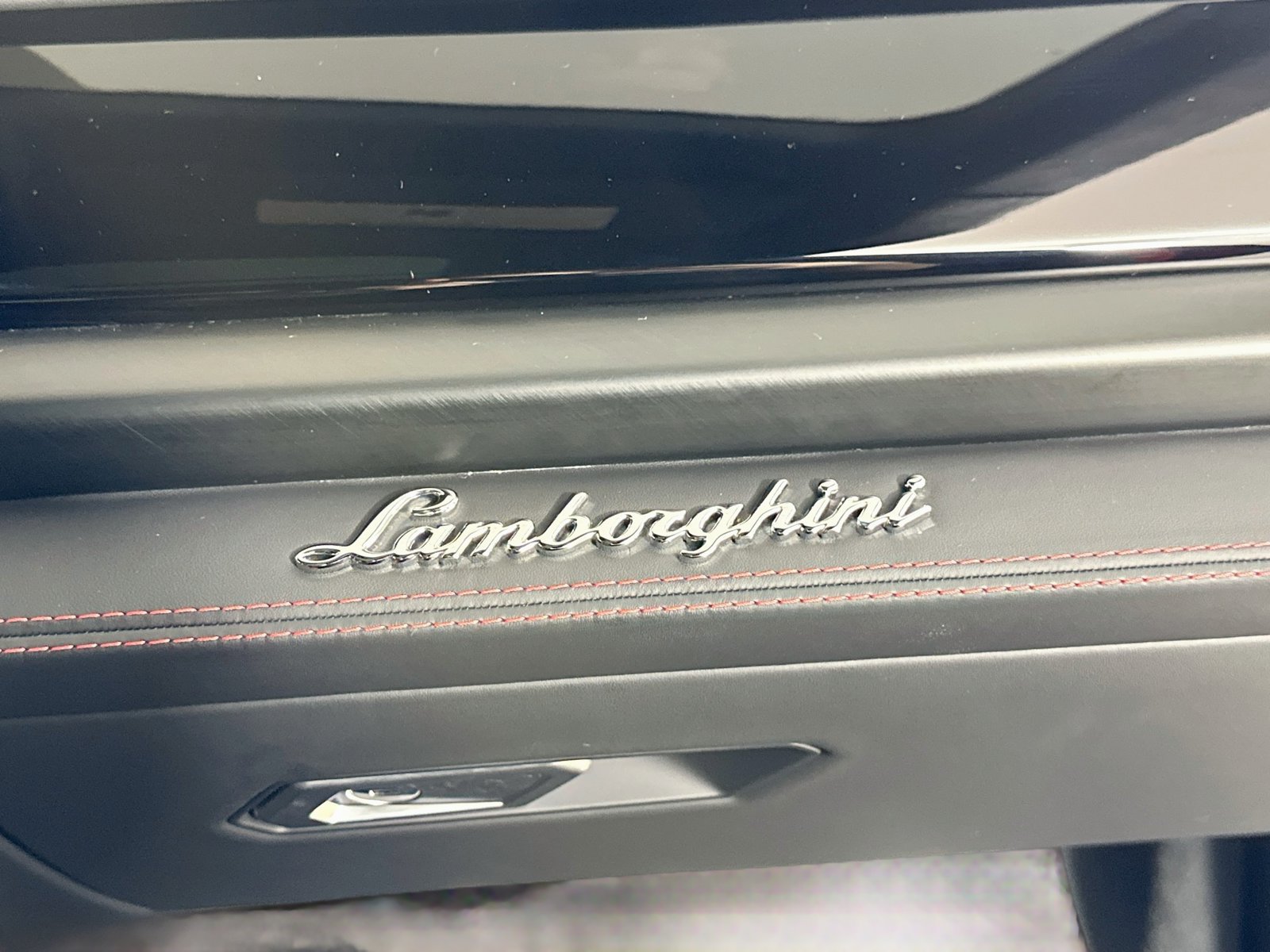 Used 2025 Lamborghini Urus S AWD/4WD image 68