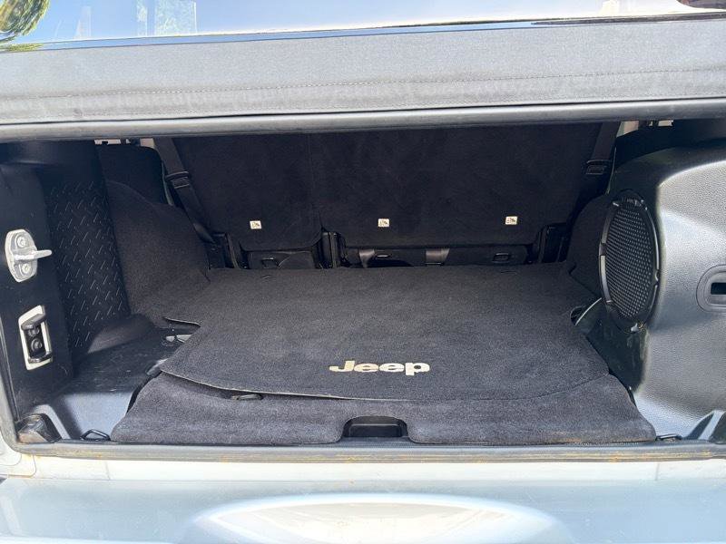 Used 2014 Jeep Wrangler Unlimited Sahara w/ Connectivity Group AWD/4WD image 39
