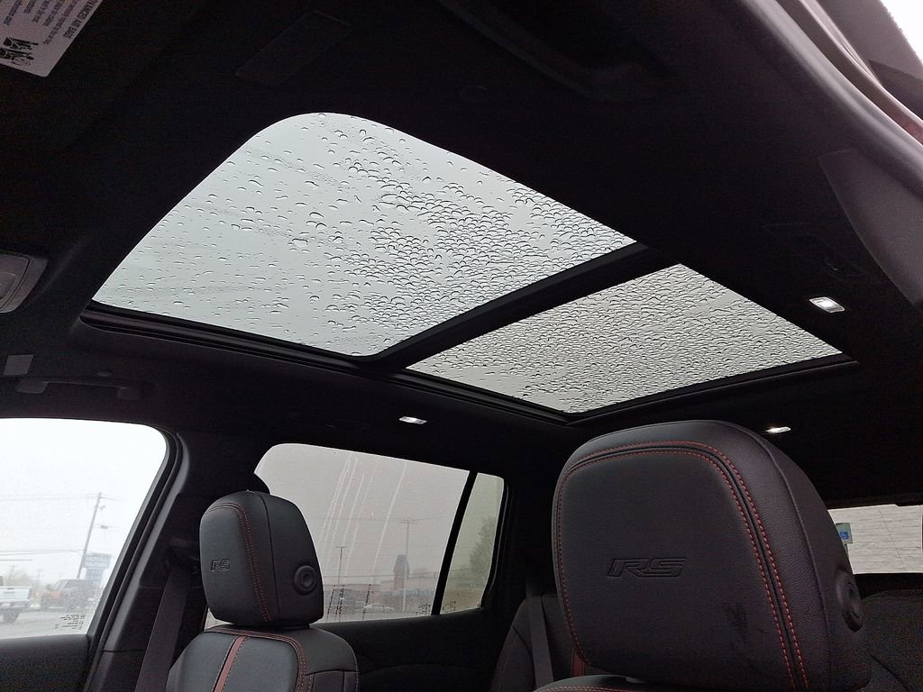 Used 2024 Chevrolet Traverse RS image 15