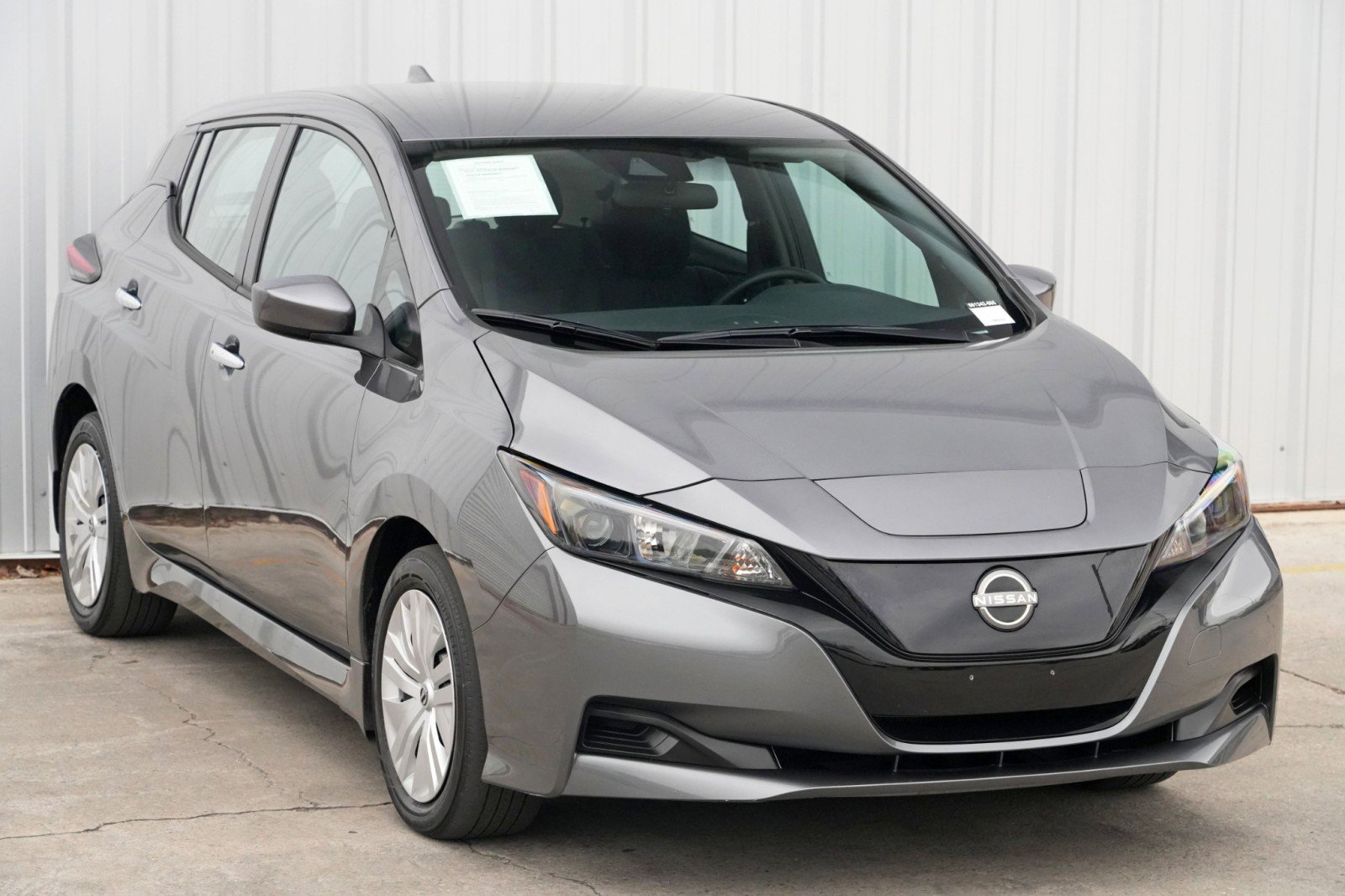 Used 2025 Nissan Leaf S image 43