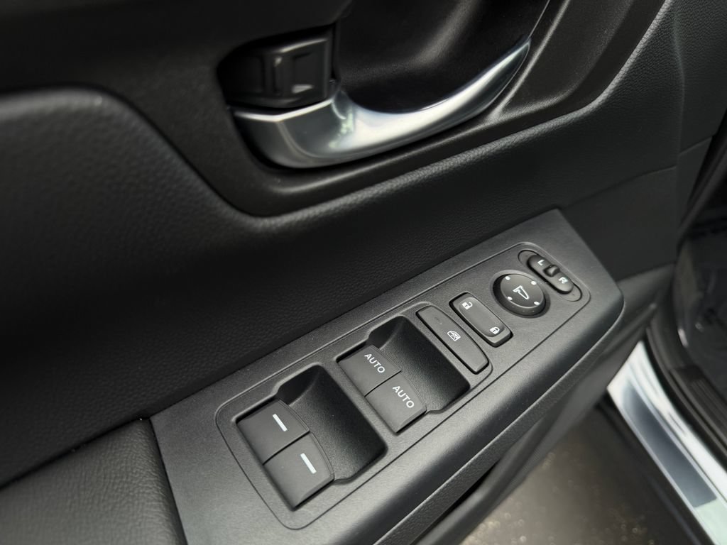 Used 2025 Honda CR-V EX image 15