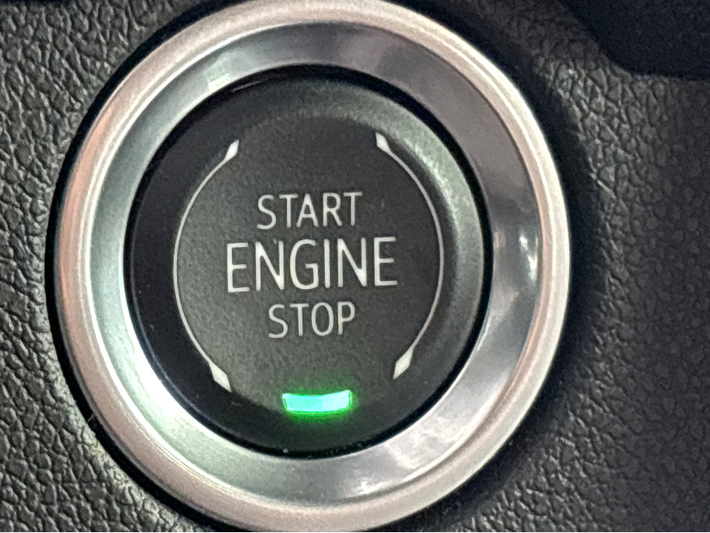 Used 2025 Chevrolet Traverse RS image 4