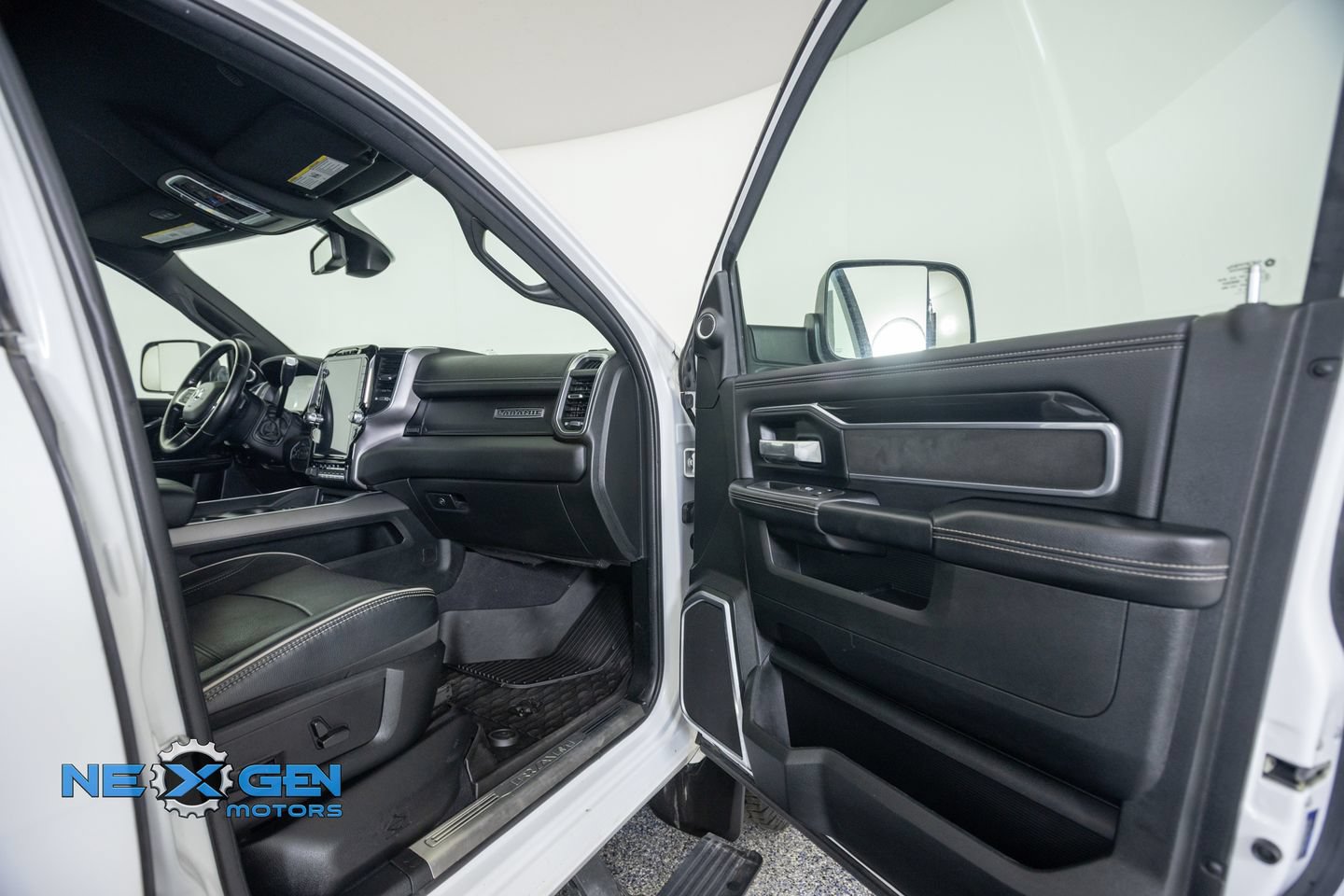 Used 2021 RAM 3500 Laramie AWD/4WD image 44