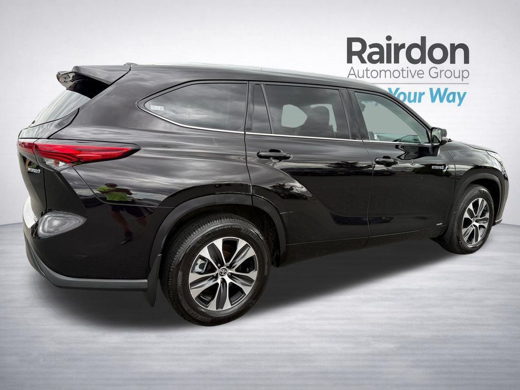 Used 2021 Toyota Highlander XLE AWD/4WD image 7