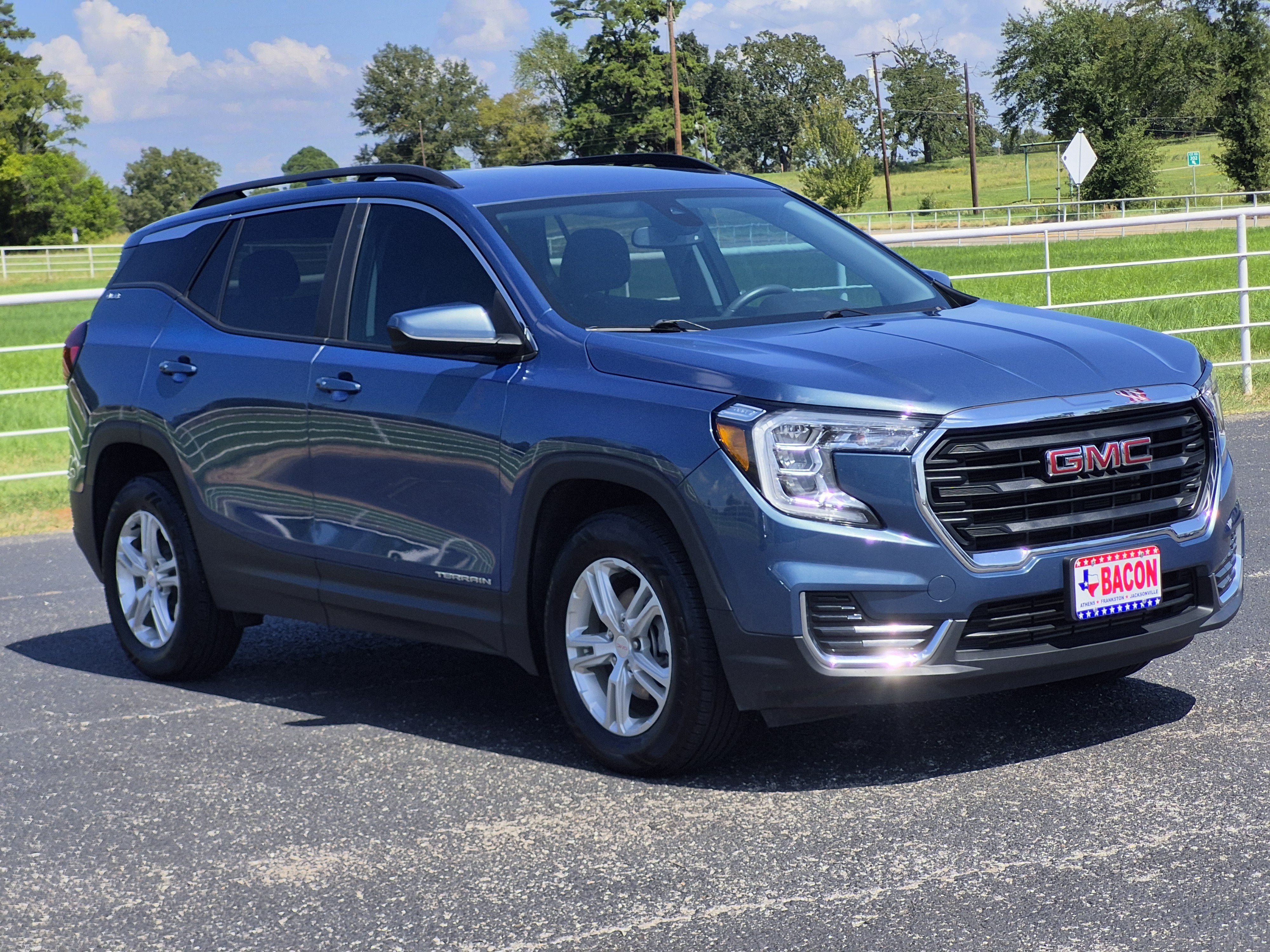 Used 2024 GMC Terrain SLE w/ Driver Convenience Package AWD/4WD image 3