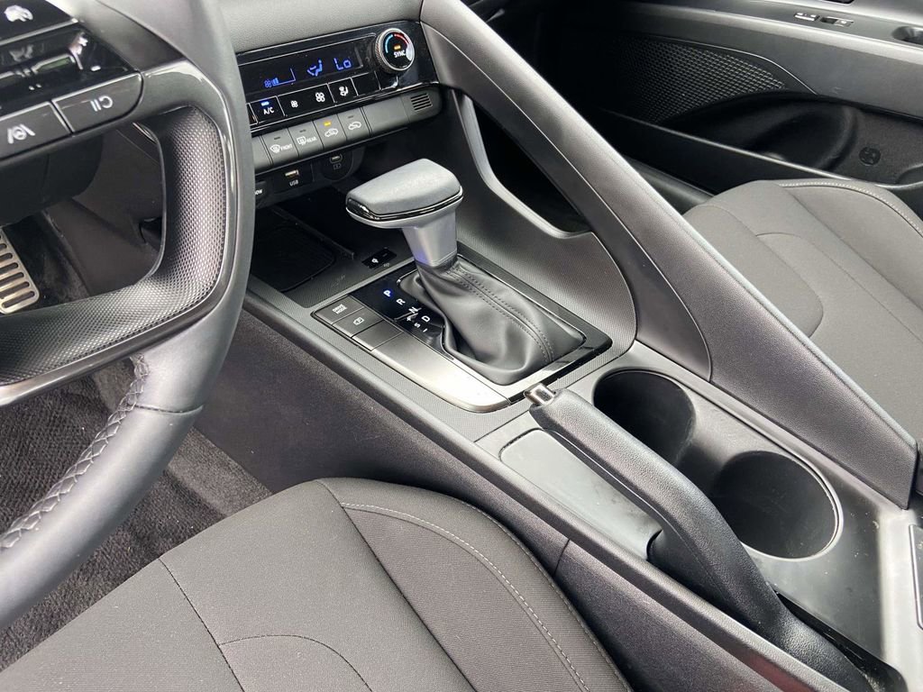 Certified 2025 Hyundai Elantra Sport image 19