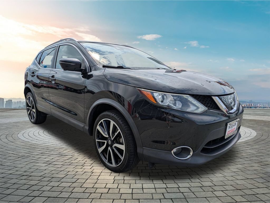 Used 2018 Nissan Rogue Sport SL w/ SL Premium Package FWD image 2